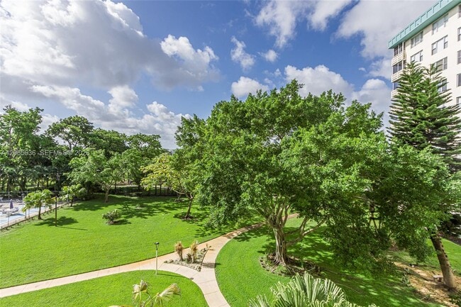 Building Photo - 4330 Hillcrest Dr