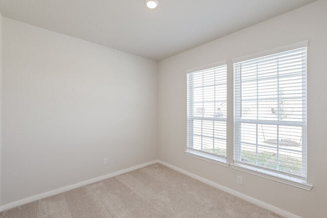 Building Photo - 428 Mustang Trot Dr