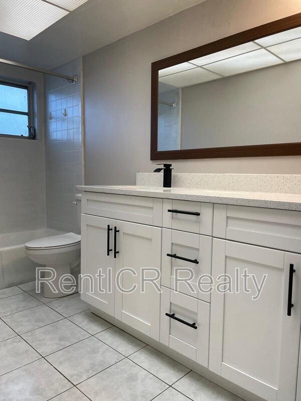 Building Photo - 810 Maple Ridge Rd