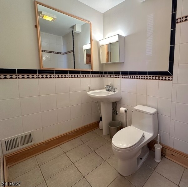 Building Photo - 12 Maple Ave