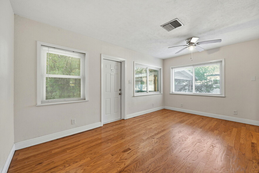 Building Photo - 2701 S Manhattan Ave