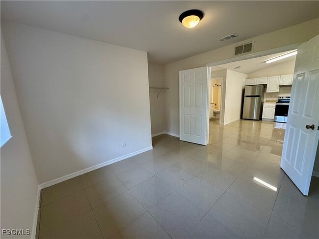 Building Photo - 10743 Robinson St