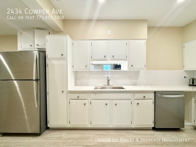 Building Photo - 2434 Cowper Ave