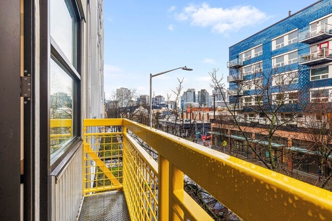 Building Photo - 615 E Pike St