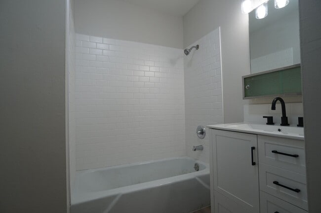 Building Photo - 6727 Dale Rd