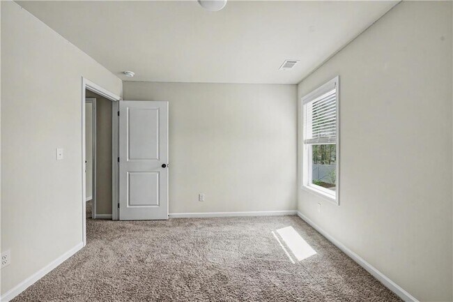 Building Photo - 290 Fox Crk Dr