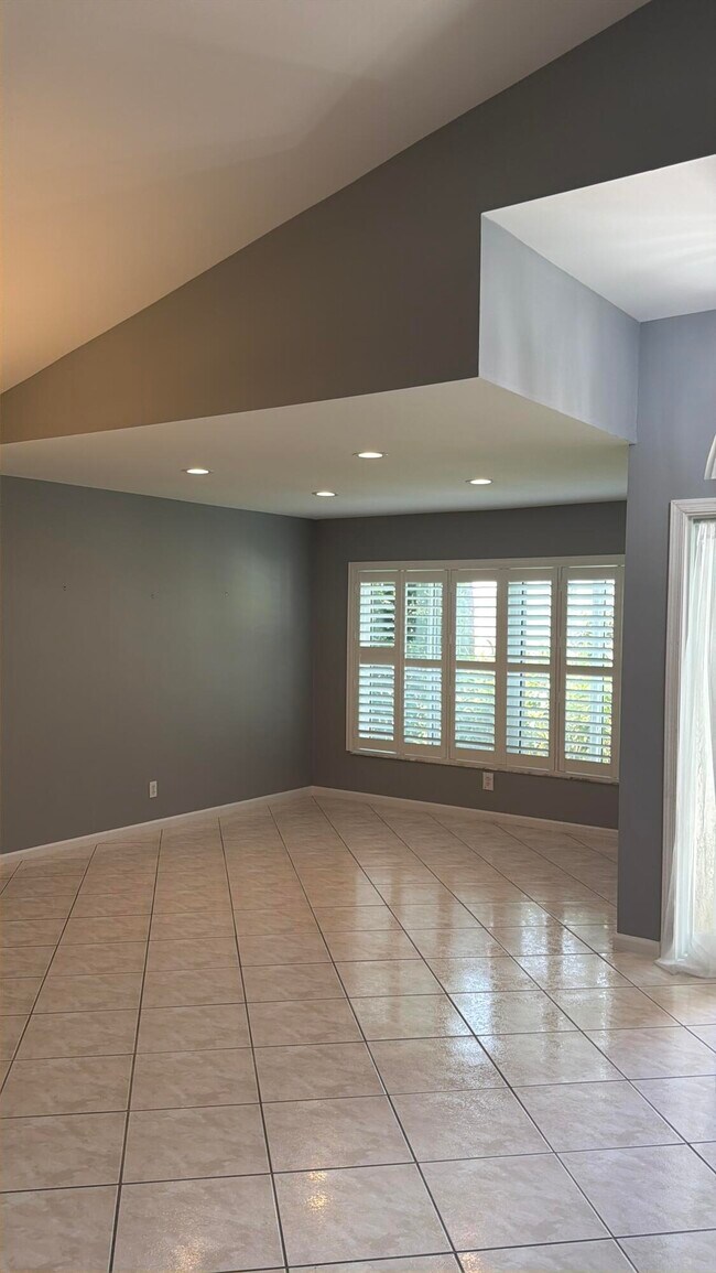 Building Photo - 8202 White Rock Cir