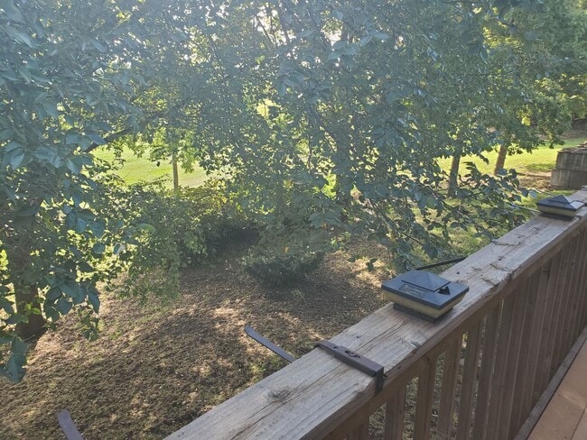 Building Photo - 3 bedroom 3 bath, 2car gar, balcony deck a...
