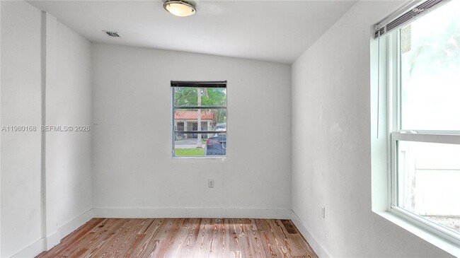 Building Photo - 1719 SW 15th St