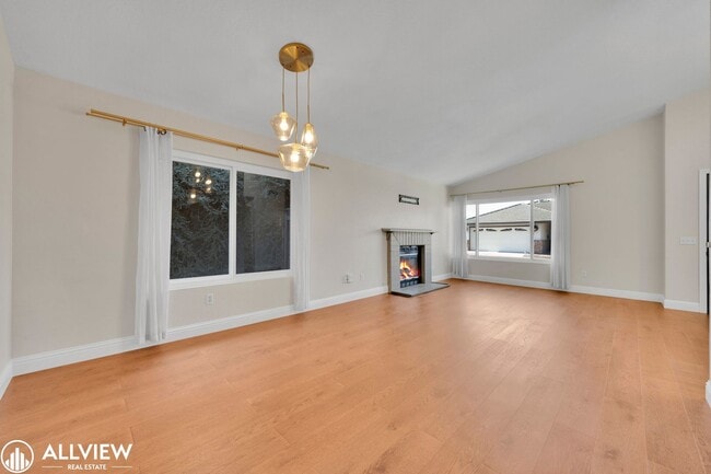 Building Photo - Gated Cimarron 3 Bed/ 2 Bath Home with Garage & Community Amenities