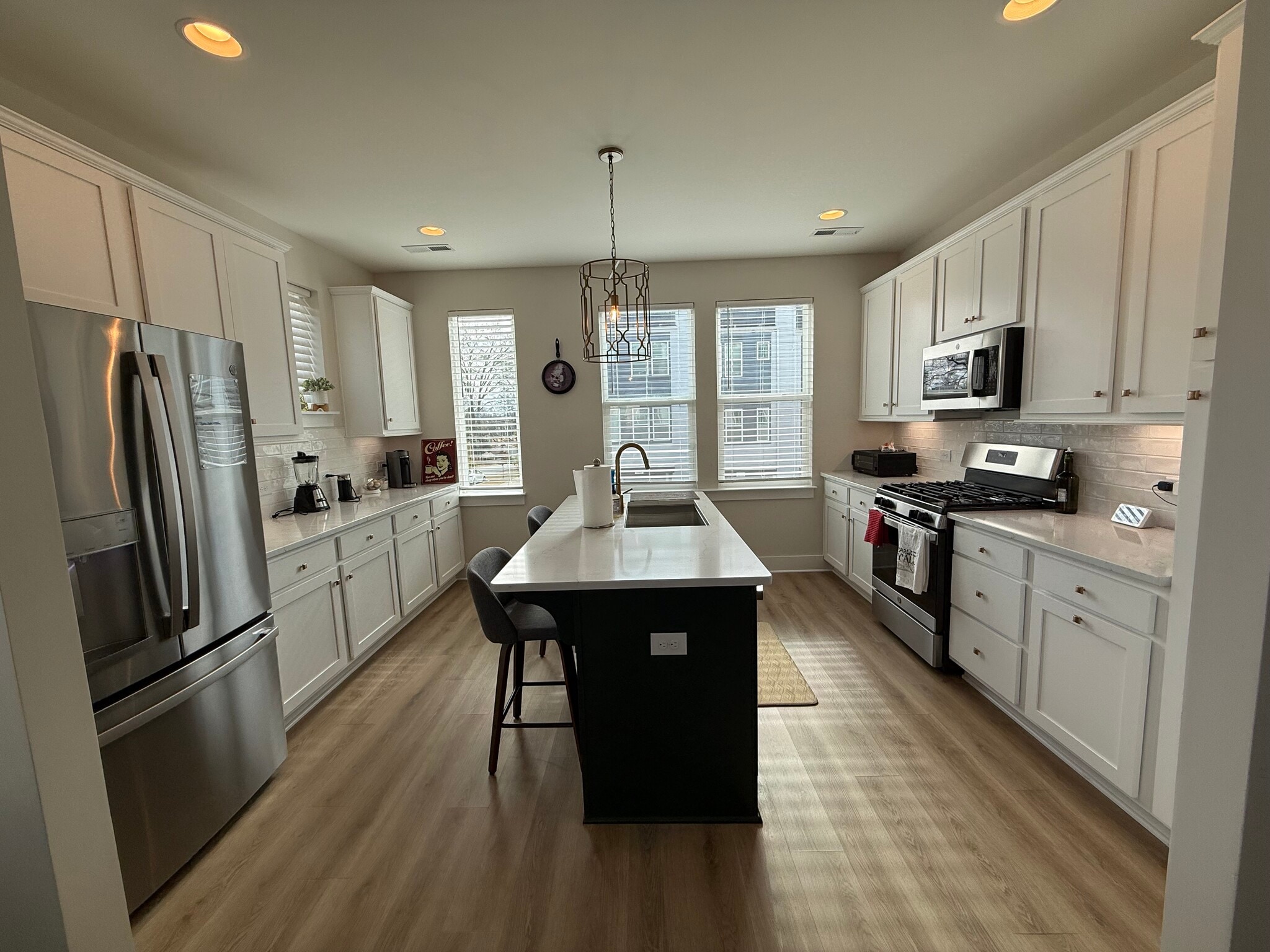 Building Photo - 219 S Bruns Ave