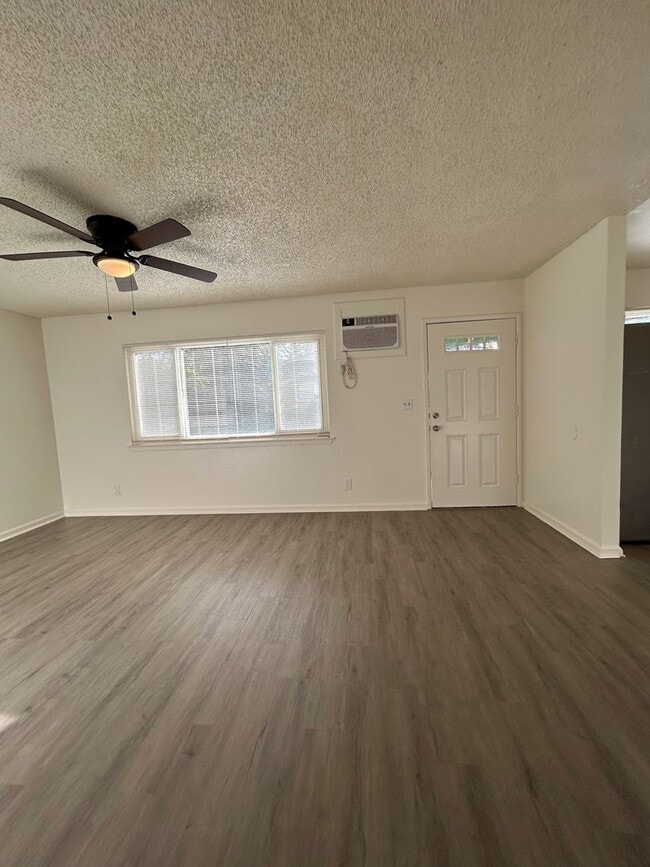 Building Photo - Newly updated cottage-style unit close to shopping and Upper Bidwell!