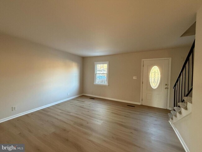 Building Photo - 534 Olde Greenwich Cir