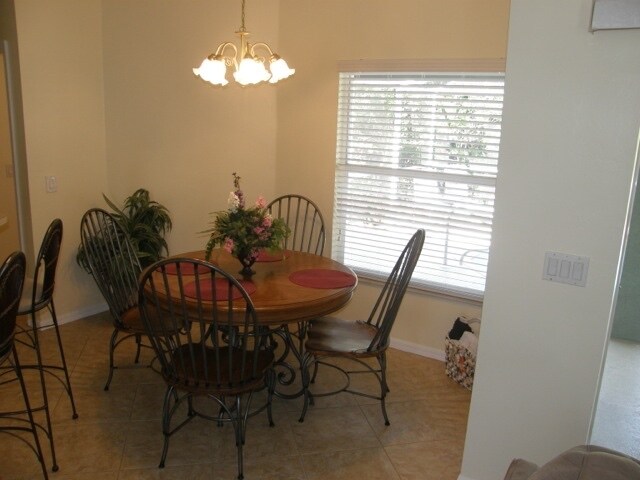 Building Photo - 4418 SW 25th Ave