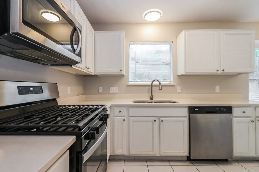 Building Photo - 8815 Roaring Point Dr