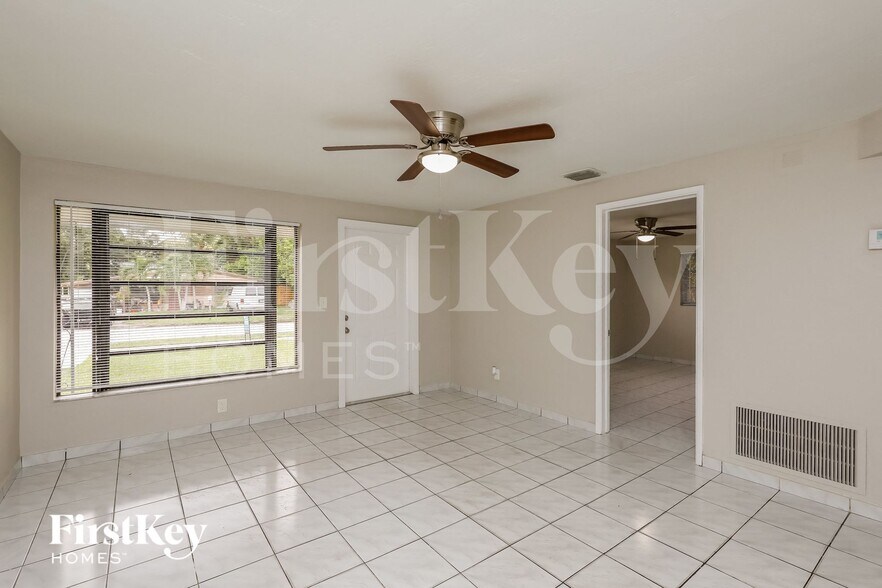 Building Photo - 5826 N Farragut Dr