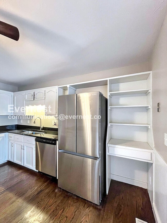 Building Photo - 408 Malibu Canyon Dr