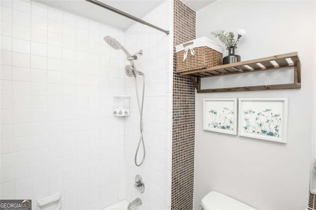 Building Photo - 952 Myrtle St NE