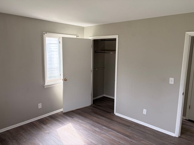 Building Photo - South Side-  4Bed/2 Bath Home