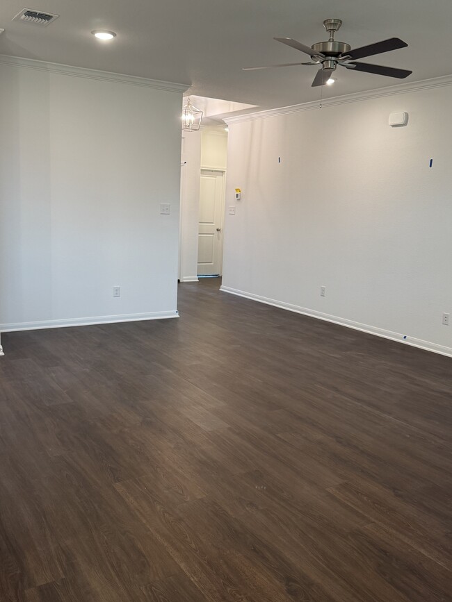Building Photo - 8018 Timber Holw Ln