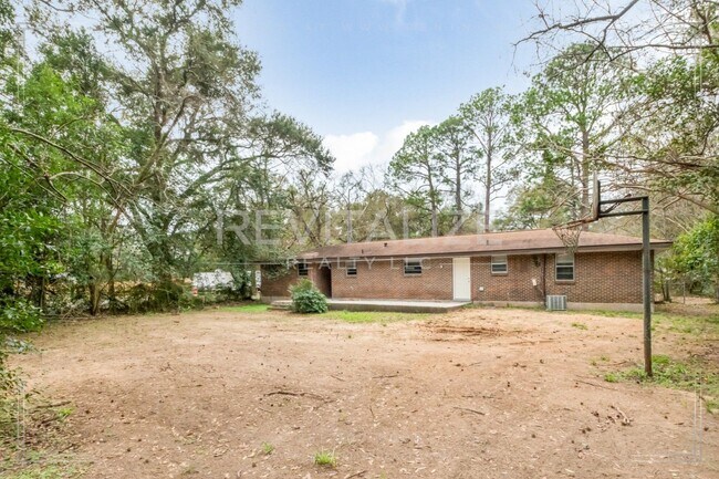 Building Photo - Newly Remodeled 4 Bed 1 Bath House in Mobile!!