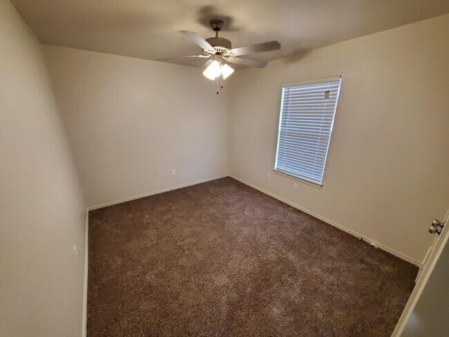 Building Photo - 6, 9 or 12 month Lease! Cooper Schools/ So...