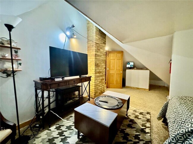 Building Photo - 1464 W Minnehaha Ave