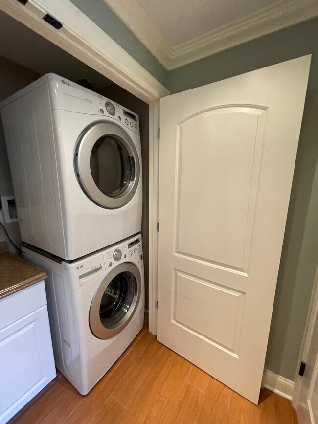 Building Photo - 47 Woodway Rd