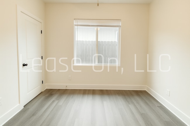 Building Photo - Spacious 3 Bedroom Home in Chalet Ridge with Large Yard