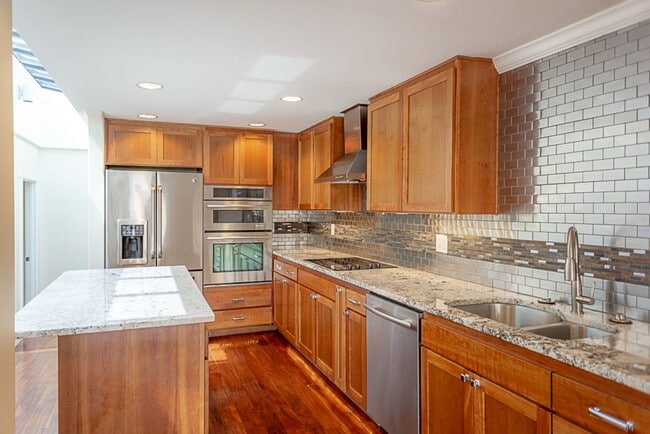 Building Photo - 2bd/2ba Seattle Condo