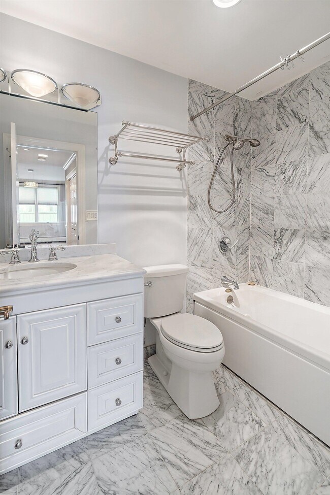 Building Photo - 207 Shearwater Ct W