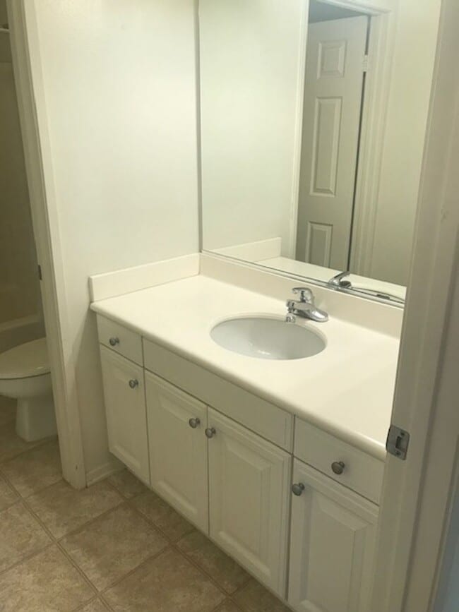 Building Photo - Gated Community!