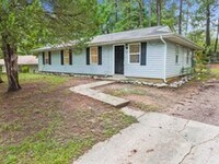Building Photo - 3 Bedroom 1.5 Bath Single Family Home