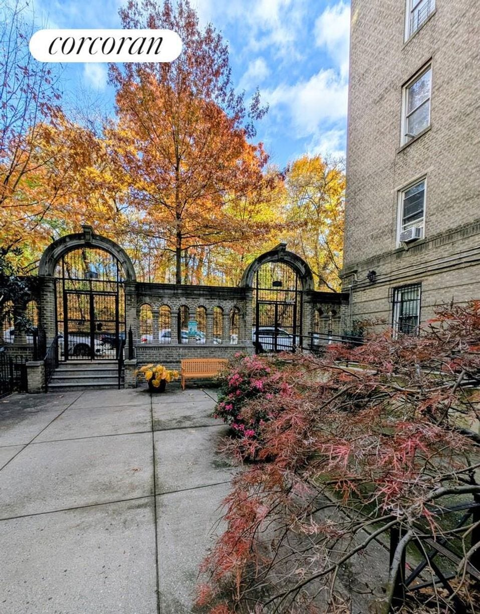 Building Photo - 811 Walton Ave