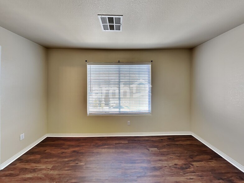 Building Photo - 7269 Vinca Rd