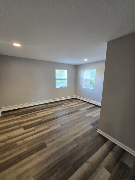 Building Photo - 1452 Broadway