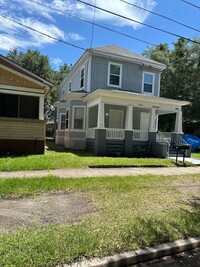 Building Photo - Duplex available off Myrtle total rehab