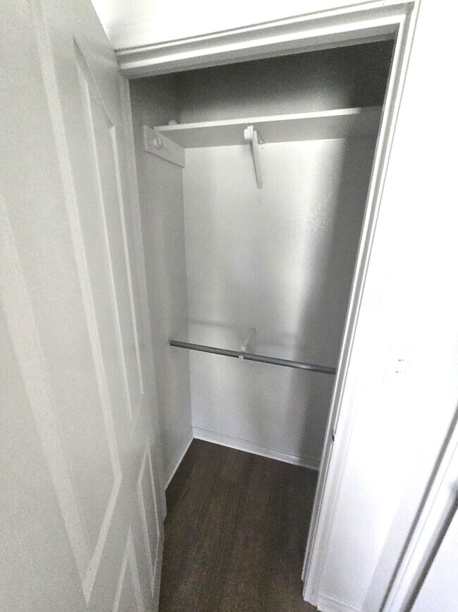 Building Photo - 6534 Westwood Village Dr