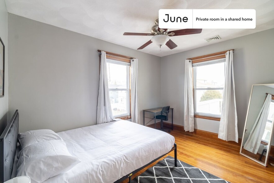Building Photo - Private bedroom in 5 bed/2 bath Home