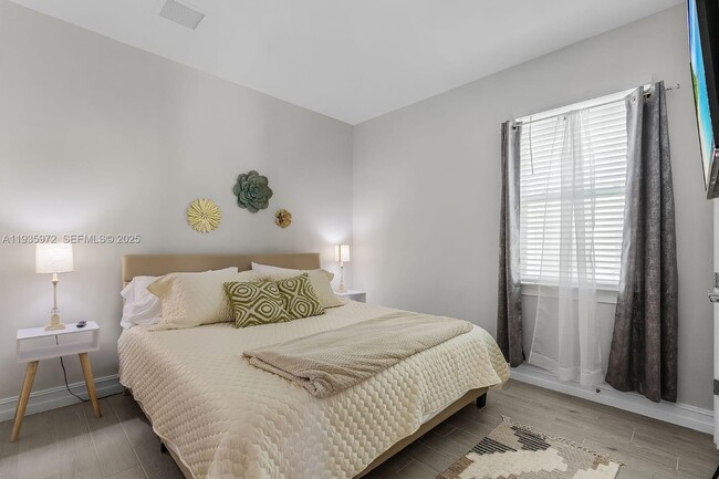 Building Photo - 425 Coral Reef Pl