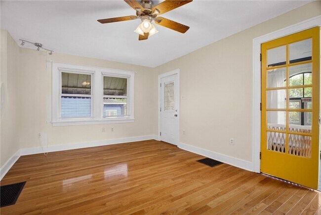 Building Photo - 1227 Denisonview St
