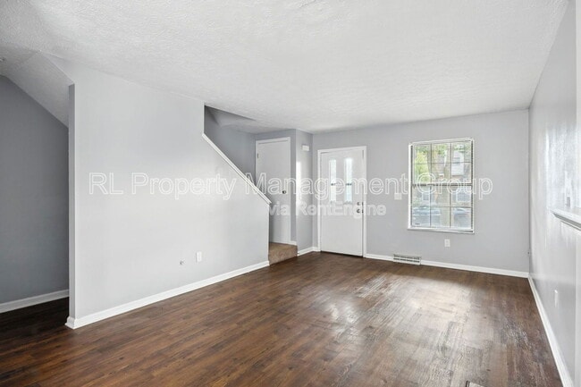 Building Photo - 1094 Farmlane Dr