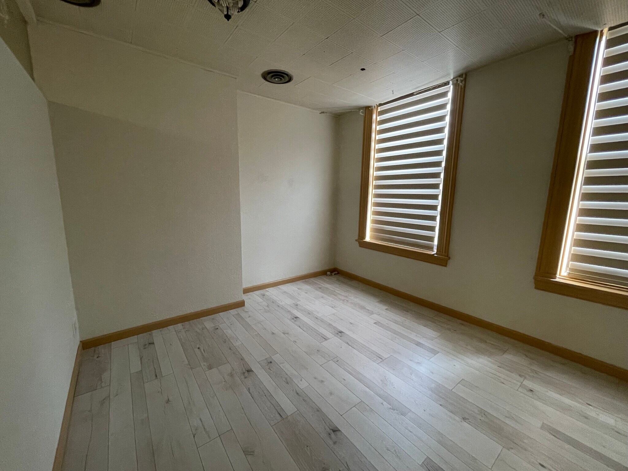 Front bedroom - 31 N Main St