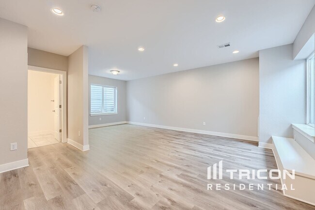 Building Photo - 4947 S Addison Way