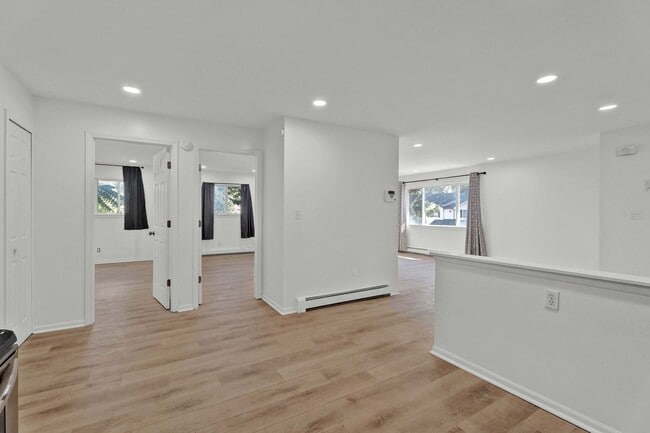 Building Photo - APARTMENT FOR LEASE - 2BD 1BTH NEWLY RENOVATED