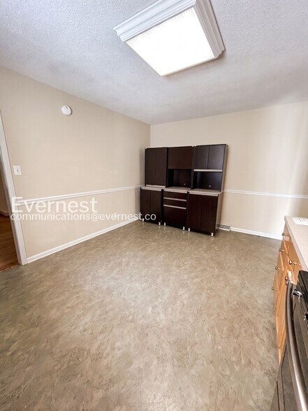 Building Photo - 1231 Willowlake Ct