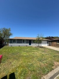 Building Photo - Myrtle Creek 3-bedroom Home with 1 Car Garage