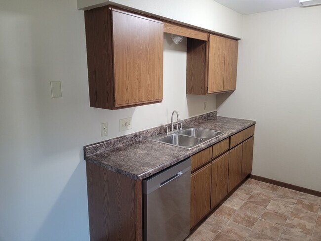 Building Photo - 2205 Sylvan Way