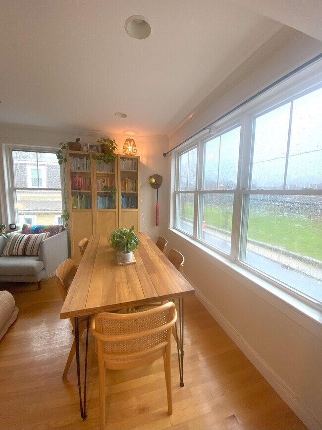 Building Photo - 241 Lamartine St