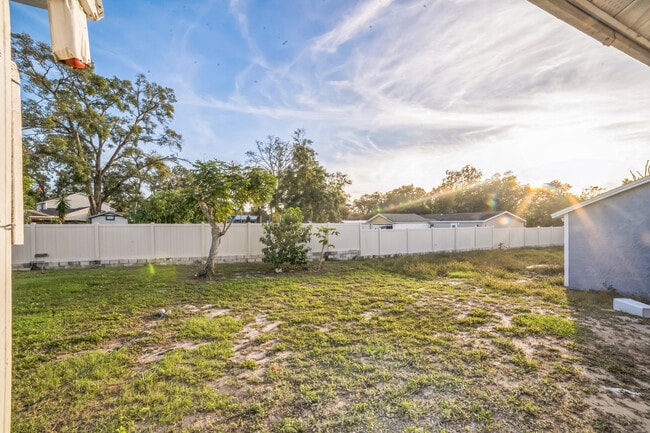 Building Photo - 1240 Dovehill Dr